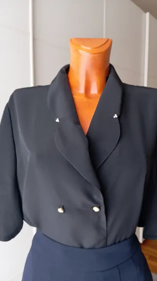 Blusa vintage negra elegante. Nueva.
