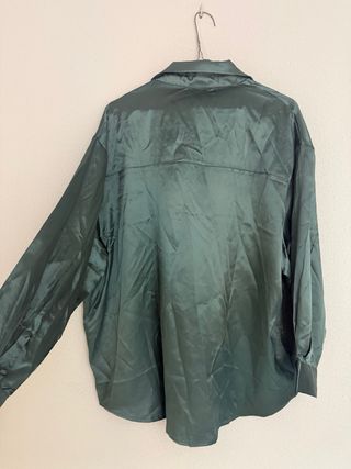 Blusa verde satinada