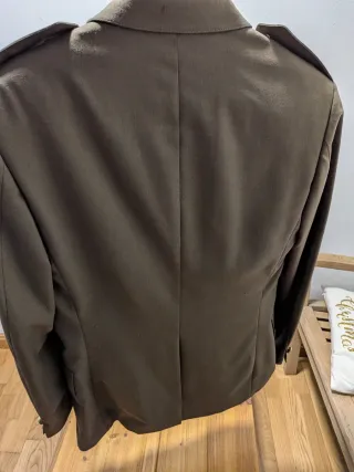 Traje militar tierra con botones dorados talla48R