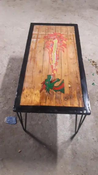 Tavolino Grisu con drago con strato resina