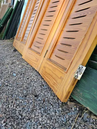 Puertas persianas de madera