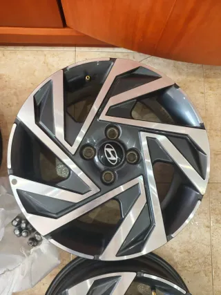 Llantas Hyundai i20 16' Originales 2024