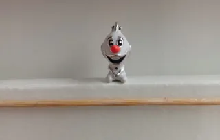 Charm Olaf Rojo Blanco.