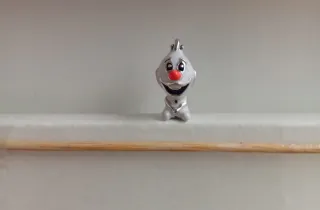 Charm Olaf Rojo Blanco.