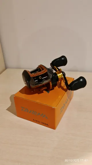 Caña de pescar y carrete casting