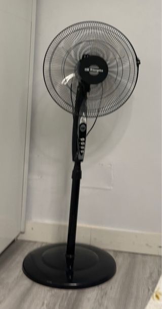 Ventilador de Pie Negro
