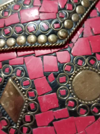 Bolso metal y mosaico