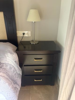 Cabecero y mesillas de madera