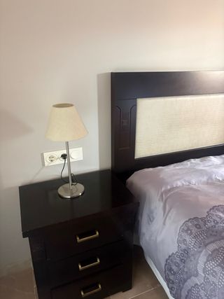 Cabecero y mesillas de madera