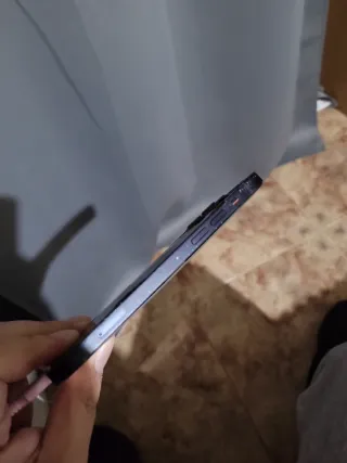 iPhone 12 Parte Trasera Rota y batería 75% cambiar