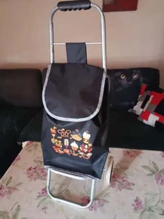 Carrito de la compra con diseño divertido.