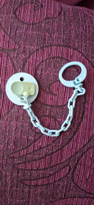 Broche cadena chupetero mariquita