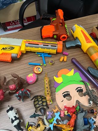 Lote Juguetes Infantiles: Pistolas y Figuras...