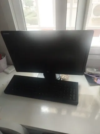 Pantalla y Torre Compaq Negra