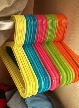 Lote 40 Perchas Plástico Infantil