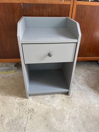 Mesita de noche gris de madera