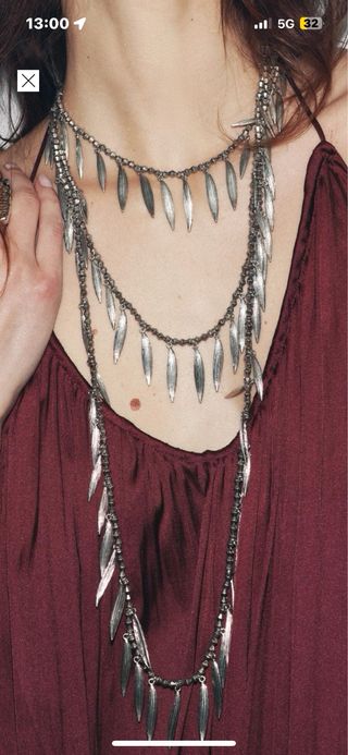 Collar largo con piezas efecto hoja