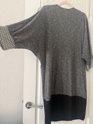 Vestido gris y negro con cremallera