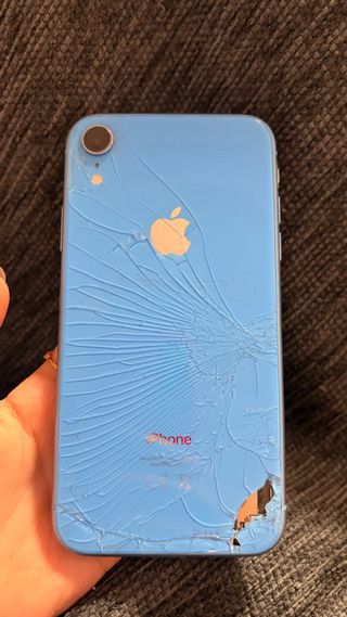 2 iPhones Apple Azules (iPhone 12 y XR)