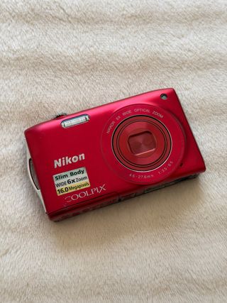 Nikon Coolpix S3200 Cámara Digital Roja