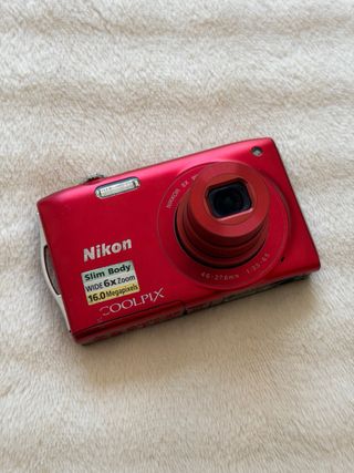 Nikon Coolpix S3200 Cámara Digital Roja