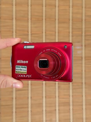 Nikon Coolpix S3200 Cámara Digital Roja