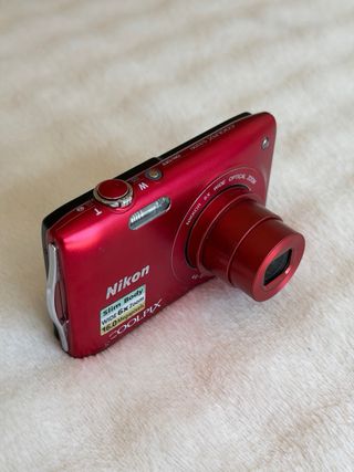 Nikon Coolpix S3200 Cámara Digital Roja