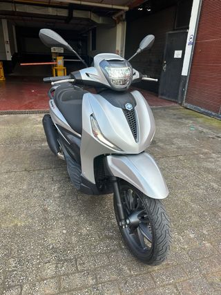 Piaggio Beverly 300 S HPE 2023 Gris