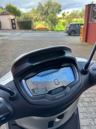 Piaggio Beverly 300 S HPE 2023 Gris