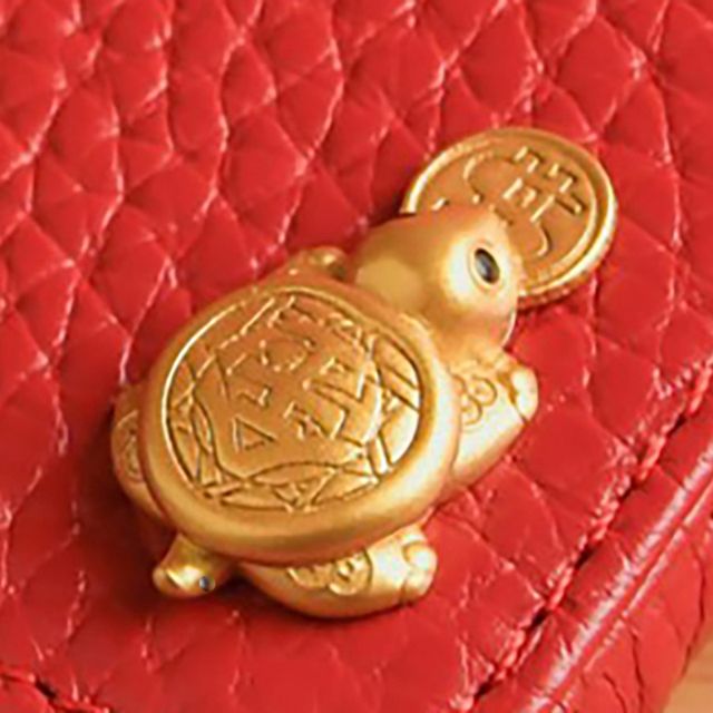 TORTUGA DE LA SUERTE EN ORO Y EXPOSITOR FLOTANTE