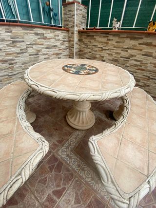 Mesa de exterior de piedra