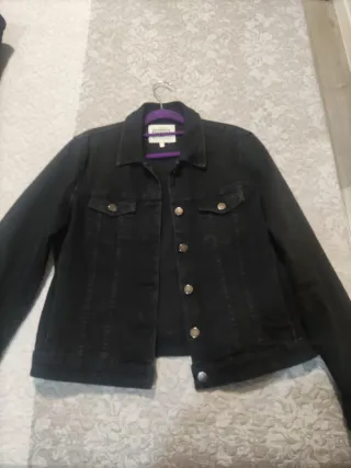 Cazadora vaquera negra