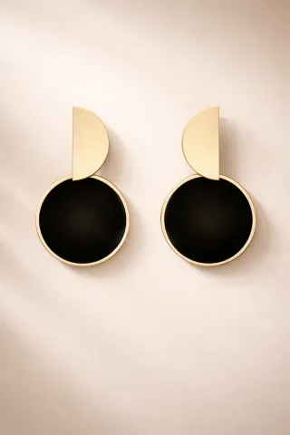 Pendientes dorados y negros elegantes y minimalist