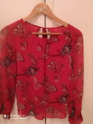Blusa roja estampada