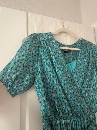 Vestido turquesa escote cruzado
