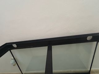 Acuario grande negro y transparente