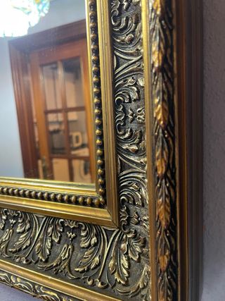 Gran espejo rectangular dorado – elegante