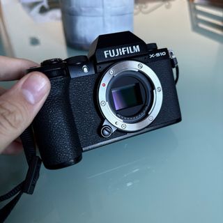 COMO NUEVO: Solo Cuerpo Fujifilm X-S10