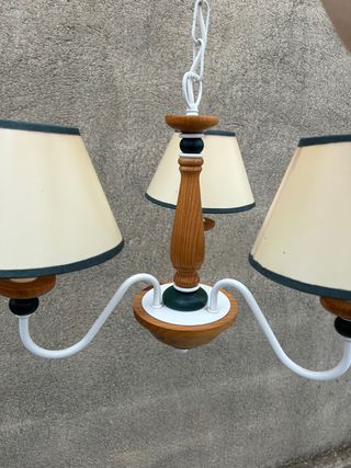 Lámpara de madera y metal