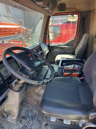 Camión Renault 4x4 Grúa y Volquete