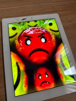 iPad Apple Blanco Pantalla Rota.