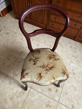 Sillas de comedor con tapizado floral Tengo 4 undu