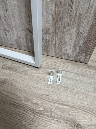 Escritorio de madera y pata de metal