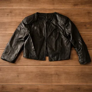 Giacca nera effetto pelle