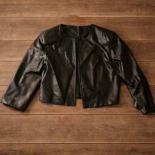 Giacca nera effetto pelle