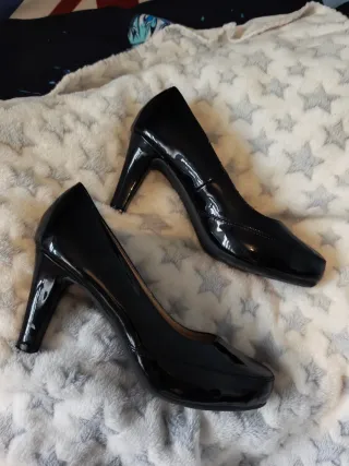 Zapatos tacón negros charol