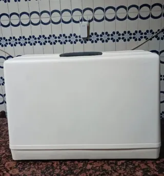 Máquina de coser vintage eléctrica
