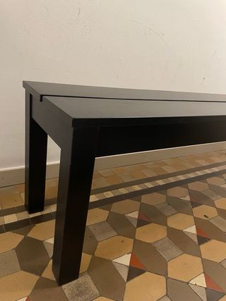 Banco de madera negra