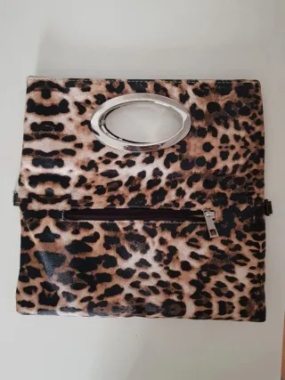 Bolso de mano leopardo con cadena