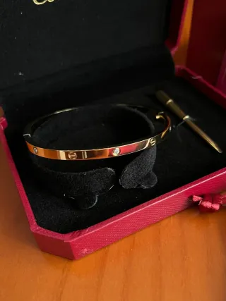 Bracciale Cartier Love con gioielli